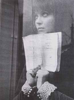 anna_karina_livre_fenetre.jpg