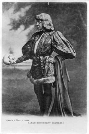 Sarah-Bernhardt_Hamlet.jpg